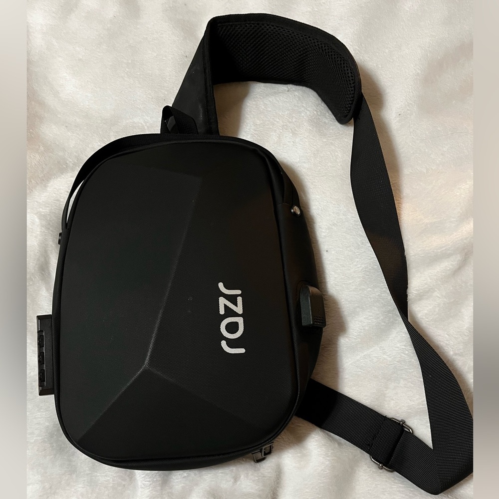 Motorola Razr hard shell sling bag